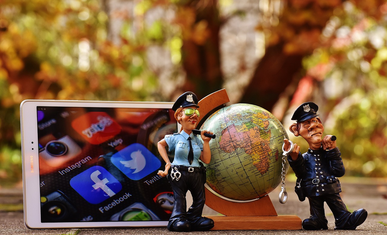 Navigating the Dangers of Catfishers on Social Media